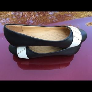 NEW Tony Klein Women's leather flats, black white